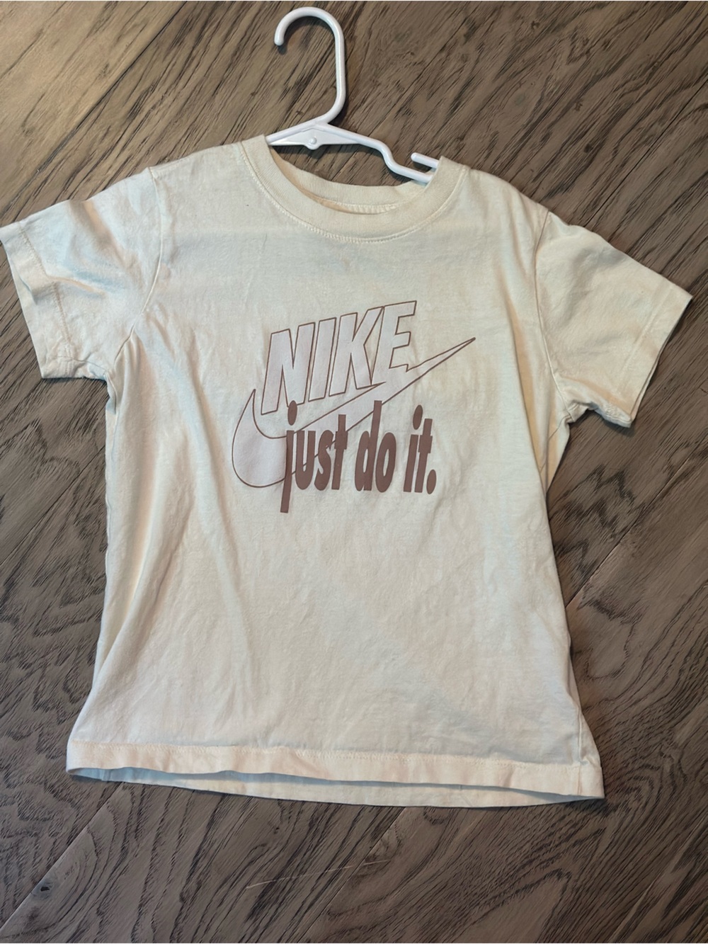 girls Nike tee